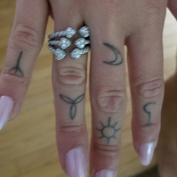 Judith Ripka sterling silver ring - Picture 4 of 8